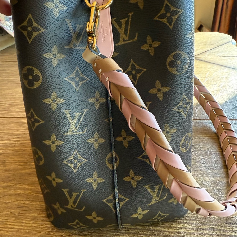 Louis Vuitton Monogram Drawstring Bucket Bag in Brown with Pink Trim - Picture 10 of 10